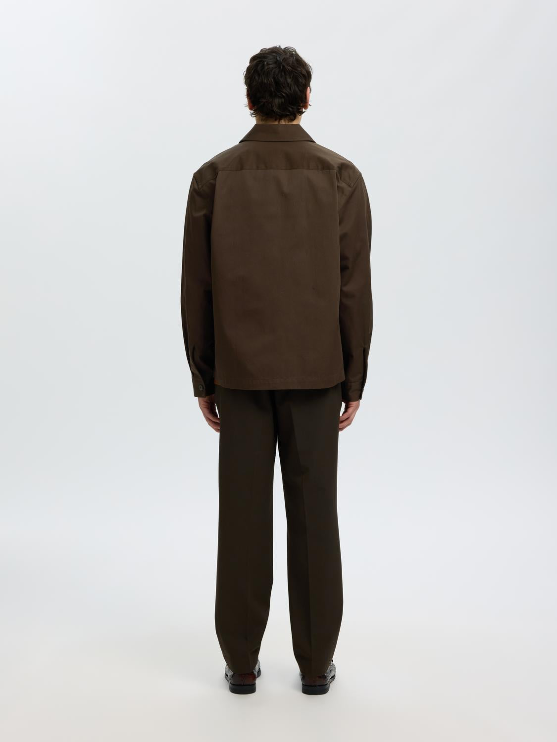 model_shot-back